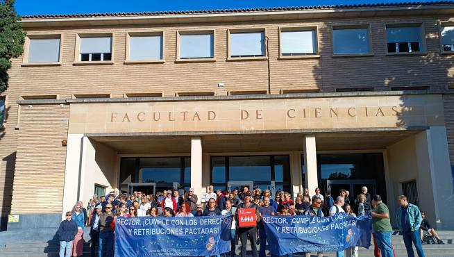 El Personal de Administración y Servicios (PAS) de la Universidad de Zaragoza, este lunes durante la primera jornada con paros parciales.