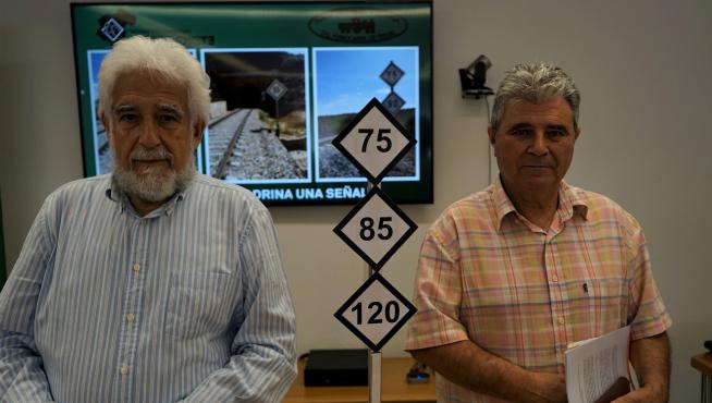 Manuel Gimeno, del movimiento ciudadano Teruel Existe, y Carlos Muñoz, de la Plataforma en Defensa del Ferrocarril de Teruel.