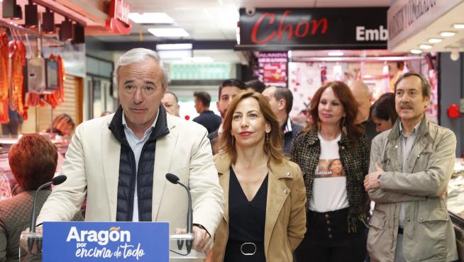 Azcón y Chueca, de campaña en el Centro Comercial Delicias de Zaragoza