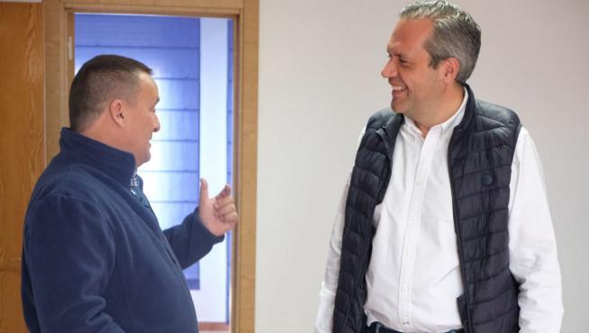Carlos Ortas (drecha), candidato de Cs-Tú Aragón la presidencia autonómica de Aragón.