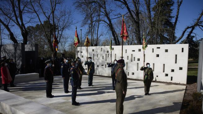 Archivo - Militares varios en la inauguración del monolito en homenaje y recuerdo de los 62 militares fallecidos en el accidente aéreo del YAK-42, en el Parque del Oeste de Madrid, a 14 de enero de 2022, en Madrid (Esp