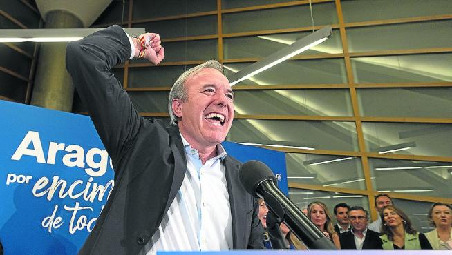 Jorge Azcón, en la noche electoral, tras conocer los resultados.