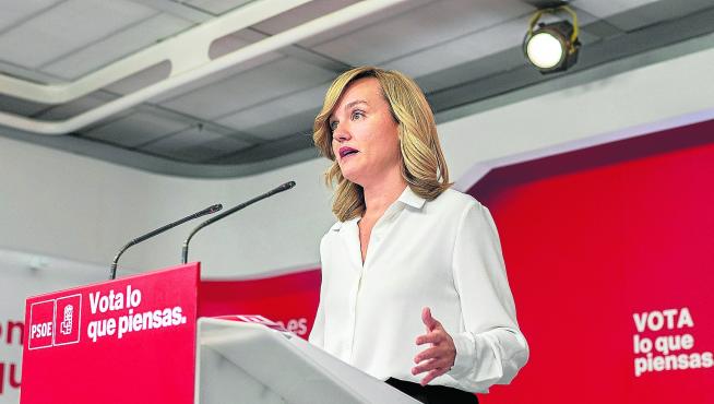 Pilar Alegría, portavoz de la Ejecutiva Federal del PSOE, ayer, en su intervención desde la sede de Ferraz.