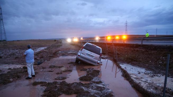 Corte de la A-2 a la altura de Épila por inundaciones.