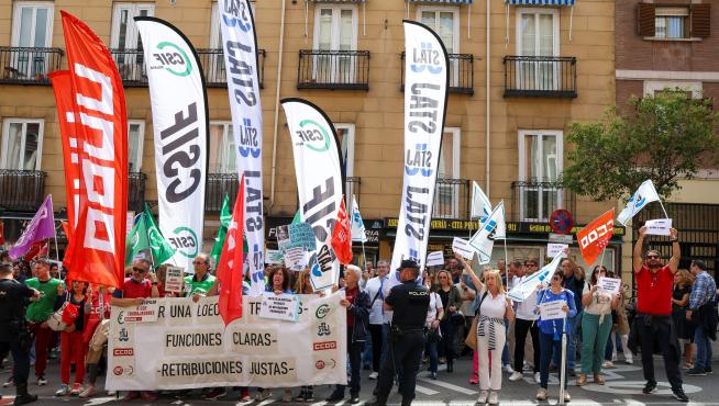 Funcionarios de Justicia durante una concentración frente al Ministerio de Justicia.