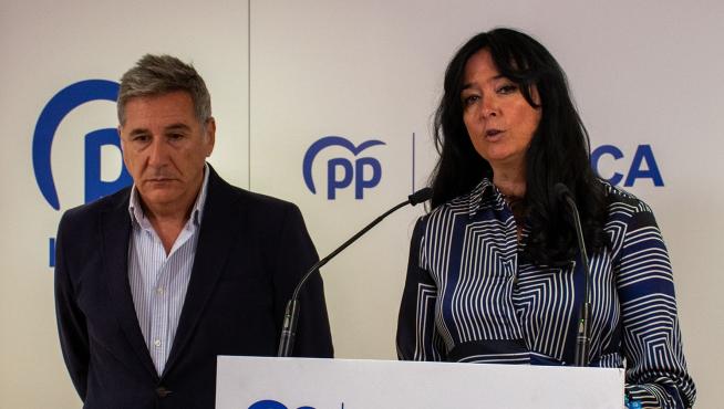 Ricardo Oliván, número 2 de la lista municipal del PP, y Lorena Orduna, alcaldesa electa.