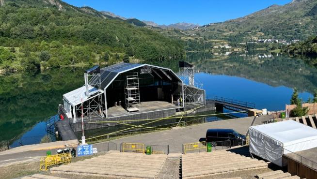 El escenario flotante de Lanuza volverá a llenarse de música en julio.