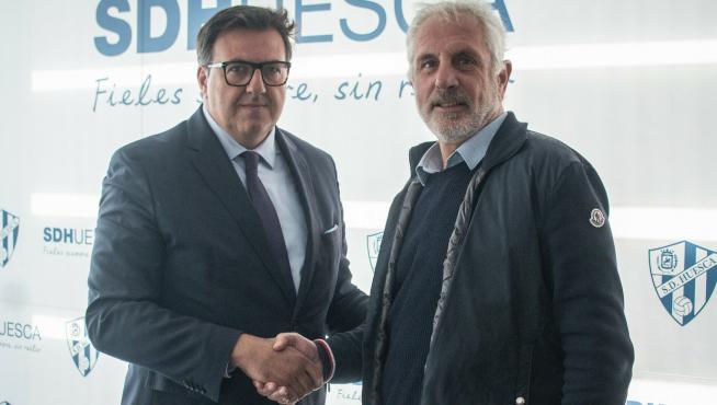 Manolo Torres, presidente de la SD Huesca, y el del Pau FC, Bernard Laporte-Fray.