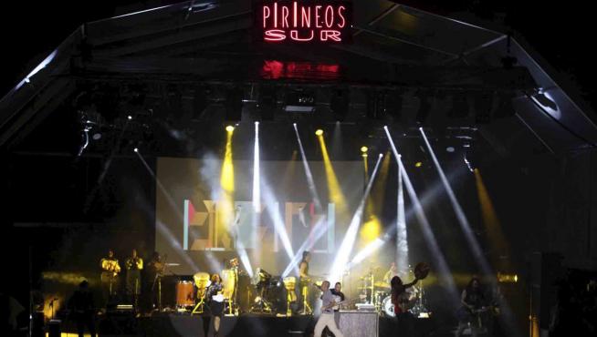 Concierto de Calle 13 en la edición de Pirineos Sur de 2015.