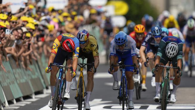 Denmark's Mads Pedersen, left, sprints ahead of Belgium's Jasper Philipsen, right, to win the eighth stage of the Tour de France cycling race over 201 kilometers (125 miles) with start in Libourne and finish in Limoges, France, Saturday, July 8, 2023. (AP Photo/Daniel Cole)