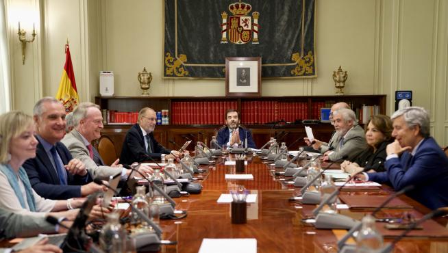 El nuevo presidente del CGPJ Vicente Guilarte (c), durante un pleno que este órgano ha celebrado en Madrid, en una imagen de archivo
