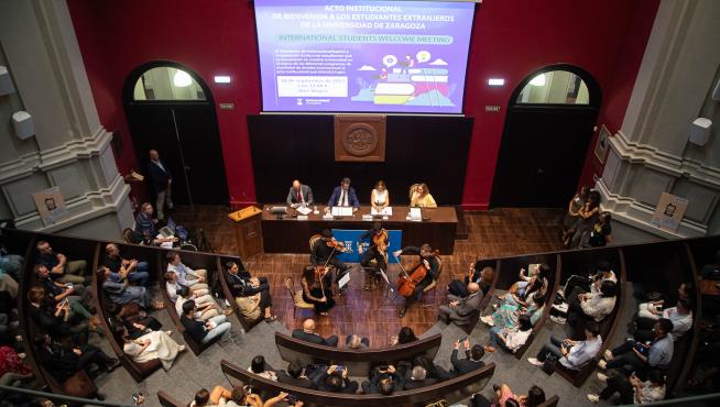 Acto de bienvenida a los alumnos extranjeros en el Paraninfo de la Universidad de Zaragoza