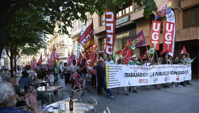 Imagen de la manifestación convocada el 4 de mayo, el día de la primera huelga de trabajadores del Ayuntamiento de Huesca en protesta por la pérdida del complemento de antigüedad declarado ilegal.