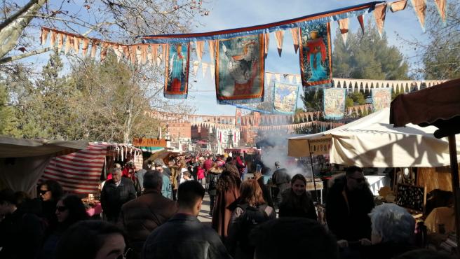 A las 10.00 han levantado las lonas en los mercados y campamentos medievales