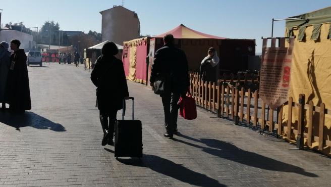 Algunos de los visitantes emprenden ya el viaje de vuelta al siglo XXI