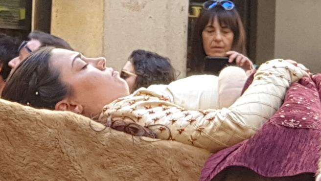 El cuerpo sin vida de Isabel a su paso por las calles