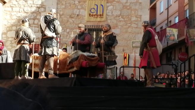Honras de sus compañeros de batalla a Diego de Marcilla