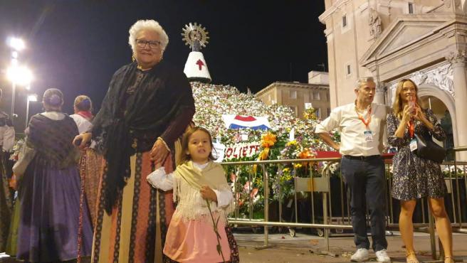 María Pilar Álvarez (68) y su nieta , Dalía ( 3)