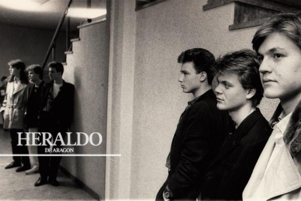 El 10 de marzo de 1985 Héroes del Silencio ofreció su primer concierto en las matinales del Cine Pax en Zaragoza. En la fotografía, unos jóvenes Enrique Bunbury y los hermanos Pedro y Juan Valdivia. Comienza la leyenda.