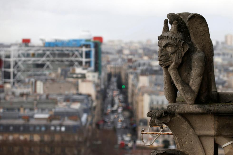 Evalúan los daños en Notre Dame tras el incendio