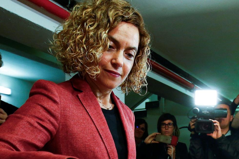 Continúa la votación.