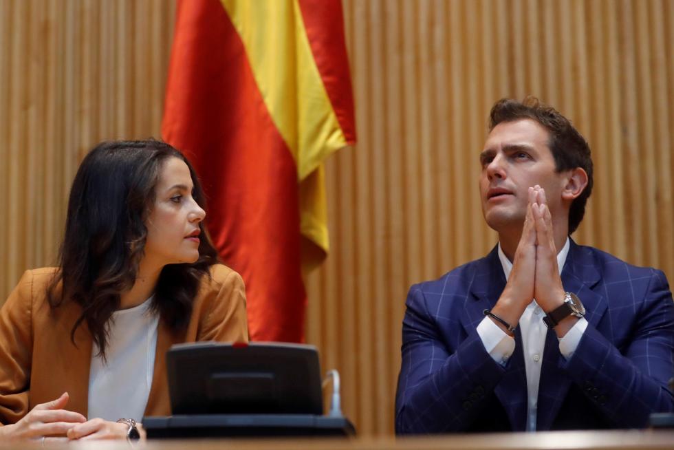 Inés Arrimadas junto a Albert Rivera este jueves por la mañana en la reunión del grupo parlamentario de Cs.