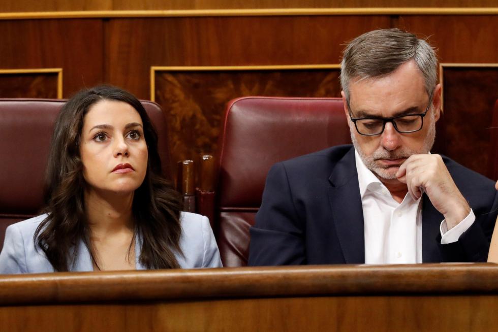 Inés Arrimadas, en un momento del discurso de Sánchez, en la primera jornada del debate de investidura.