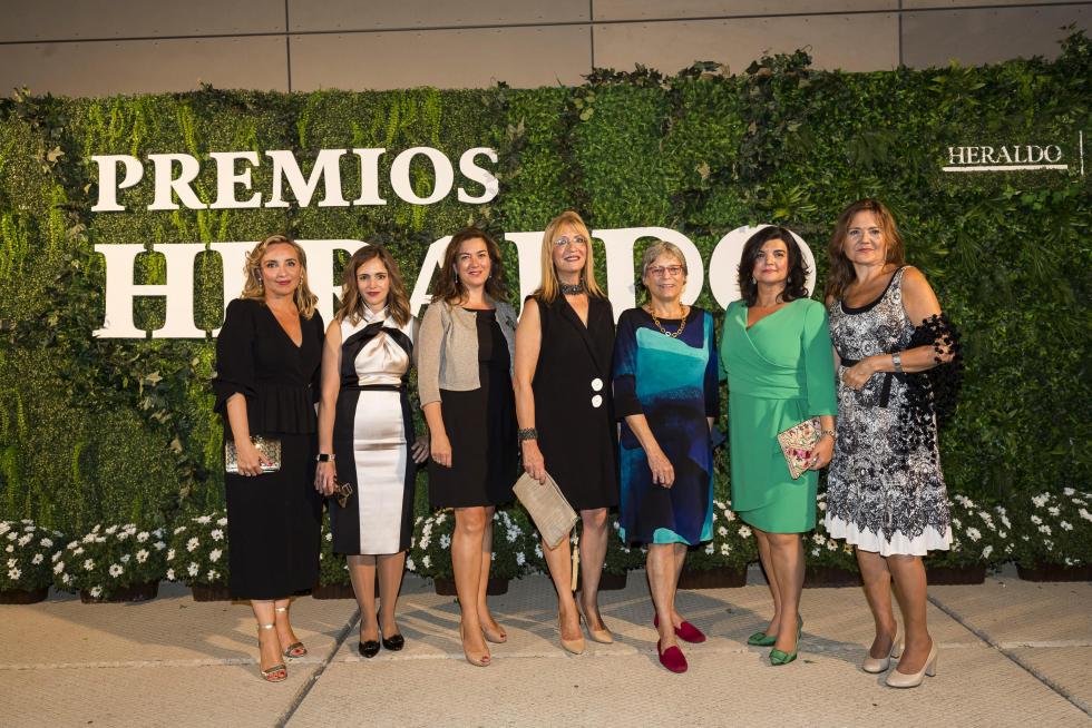 El tiempo de la mujer. Ana Robledo (Pikolin), Alicia Asín (Libelium), Ana Solana (presidenta de Mujeres Direcitvas de Aragón), Encarna Samitier (directora de '20 Minutos'), Anne Golden, Paloma de Yarza y Reyes Palá.