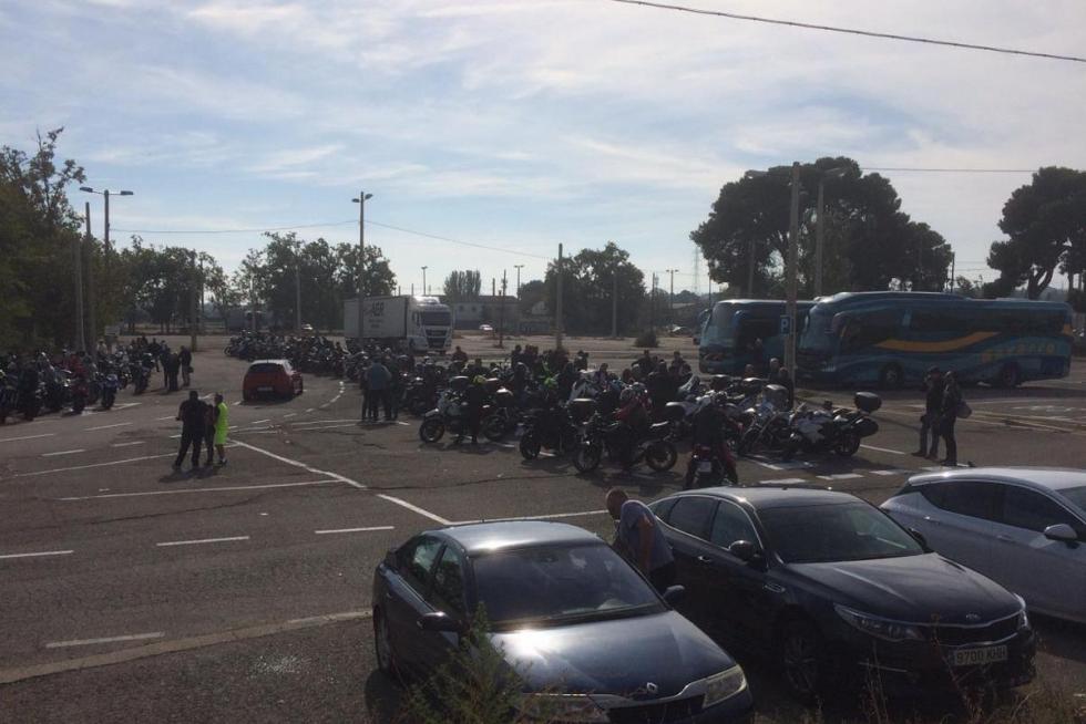 Concentración motorista en Zaragoza por la seguridad en las carreteras.