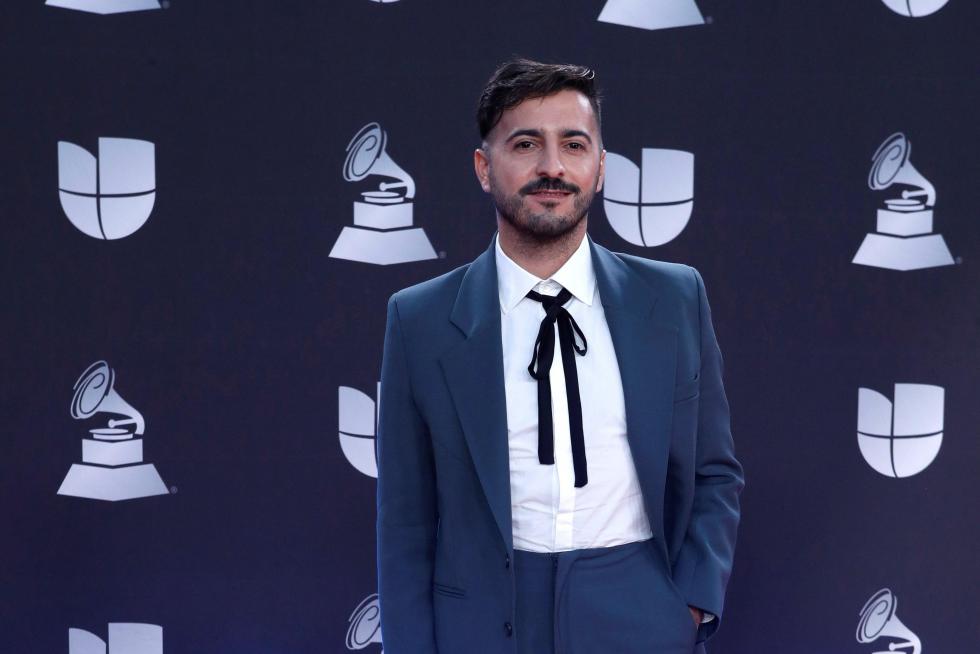 Las Vegas (United States), 15/11/2019.- Ana Clara Caetano (L) and Vitoria Falcao (R) of Anavitoria arrive for the 20th annual Latin Grammy Awards ceremony at the MGM Grand Garden Arena in Las Vegas, Nevada, USA, 14 November 2019. The Latin Grammys recognize artistic and/or technical achievement, not sales figures or chart positions, and the winners are determined by the votes of their peers - the qualified voting members of the Latin Recording Academy. (Estados Unidos) EFE/EPA/NINA PROMMER Arrivals - 20th Latin Grammy Awards