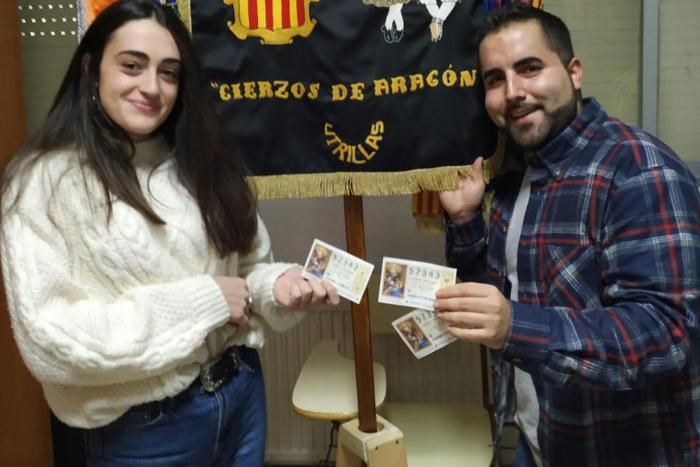 Pilar Morales, vocal de baile, y Gonzalo Martínez, presidente de la Asociación Cultural Cierzos de Aragón.