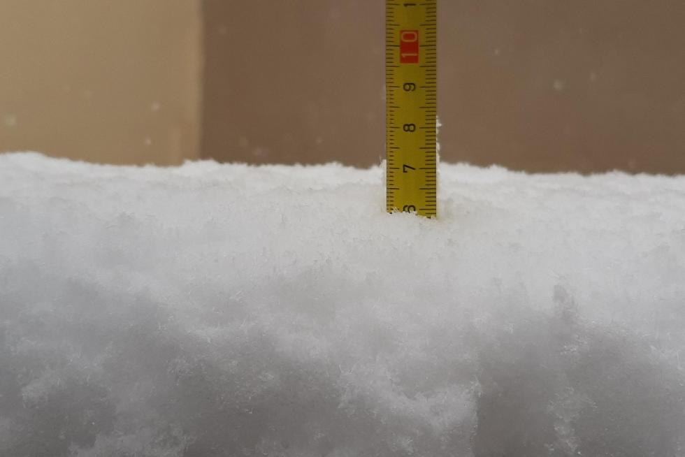 En Calanda (Teruel) se acumulan entre 6 y 7 cm de nieve por la borrasca Gloria.