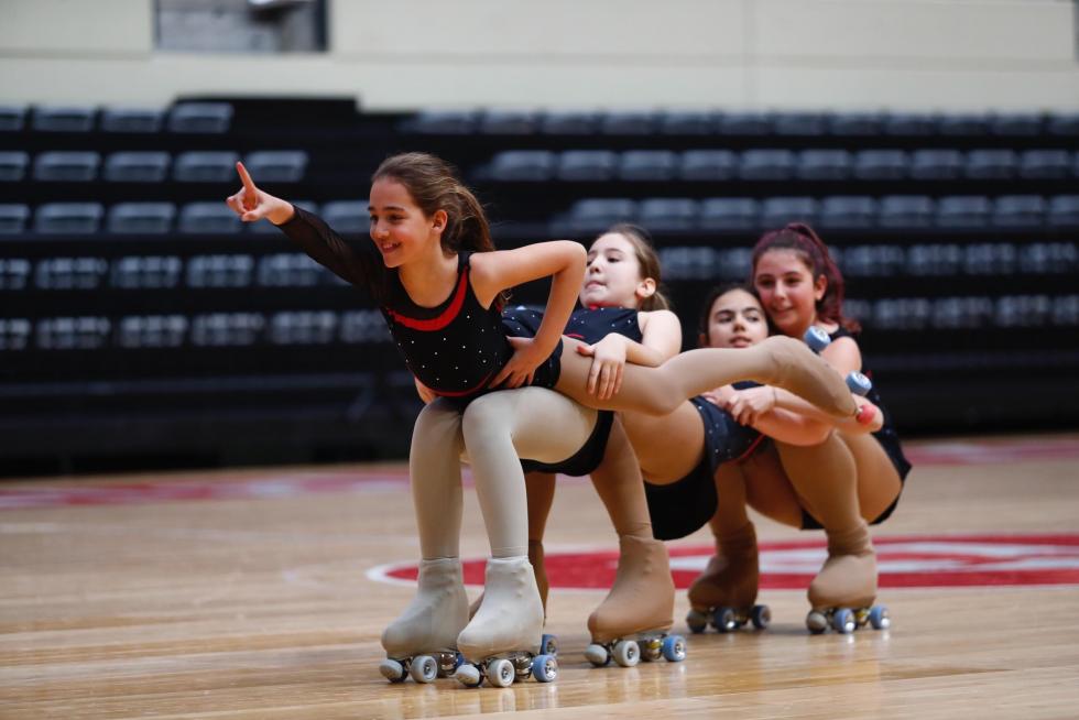 Las patinadoras entrenan este sábado por la mañana antes de competir por la tarde en el Silgo XXI.