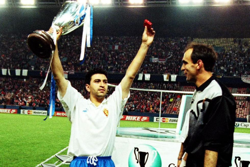 El Real Zaragoza conquista la Recopa de Europa en el Parque de los Príncipes de París tras derrotar al Arsenal (1-2)