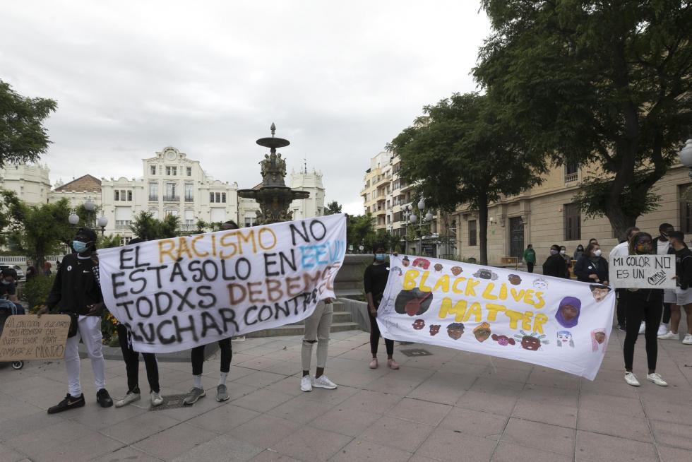 Manifestación contra el racismo en Huesca.