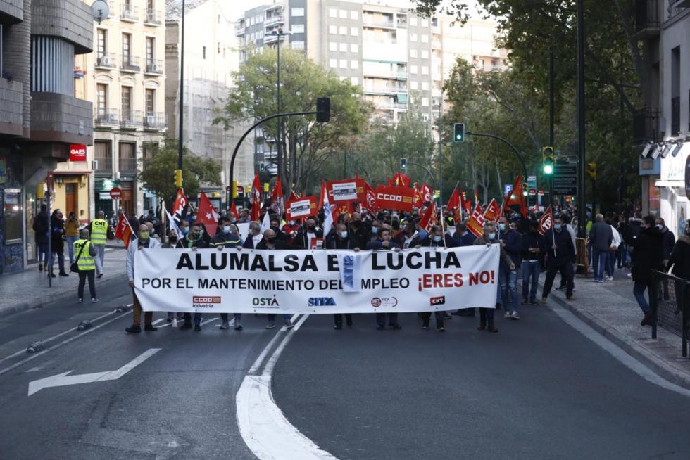 Manifestación de trabajadores de Alumalsa, este sábado en Zaragoza.