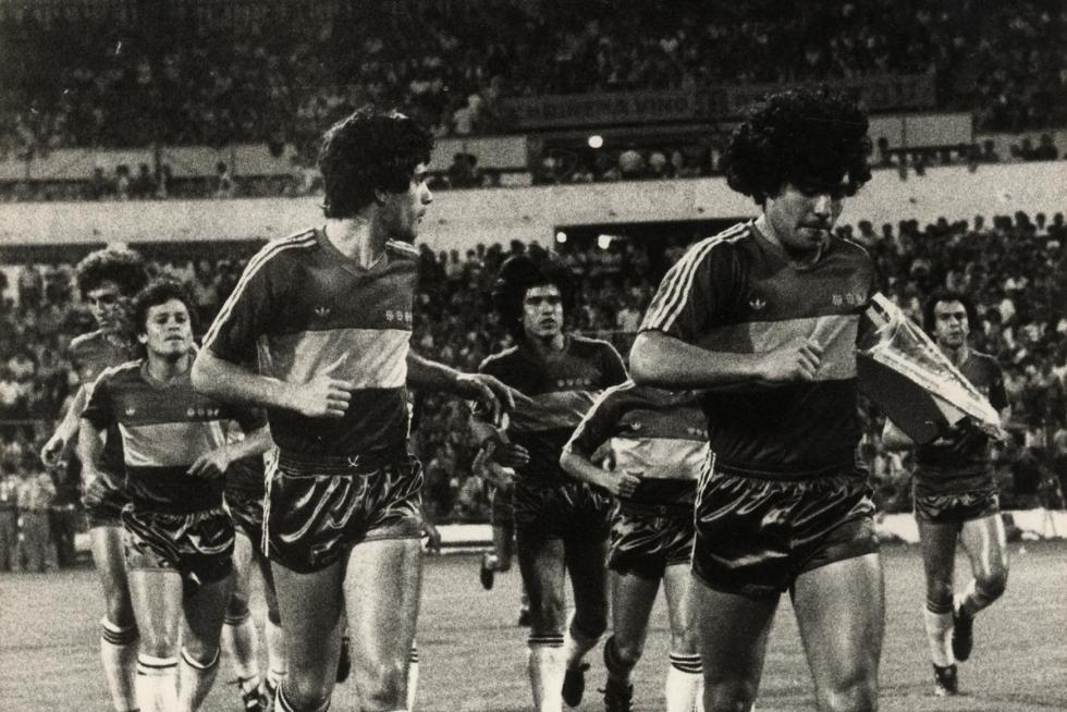 Maradona, en La Romareda en un partido amistoso Real Zaragoza-Boca Juniors, el 3 de septiembre de 1981.