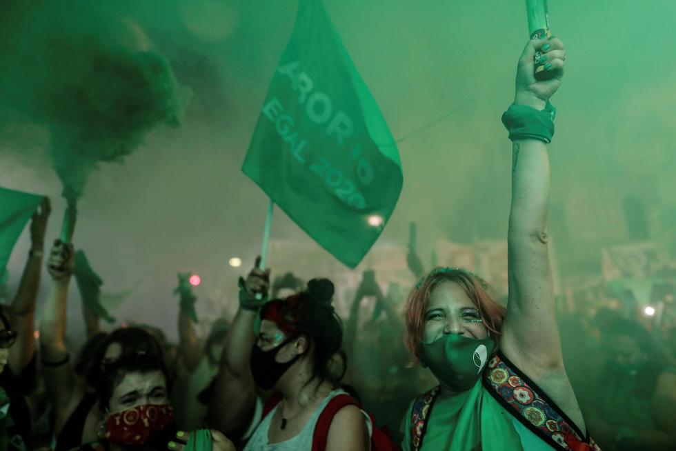 Las calles argentinas palpitan ante la reñida votación por el aborto legal