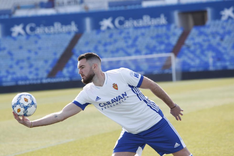 Presentación del nuevo defensa central del Real Zaragoza Mathieu Peybernes