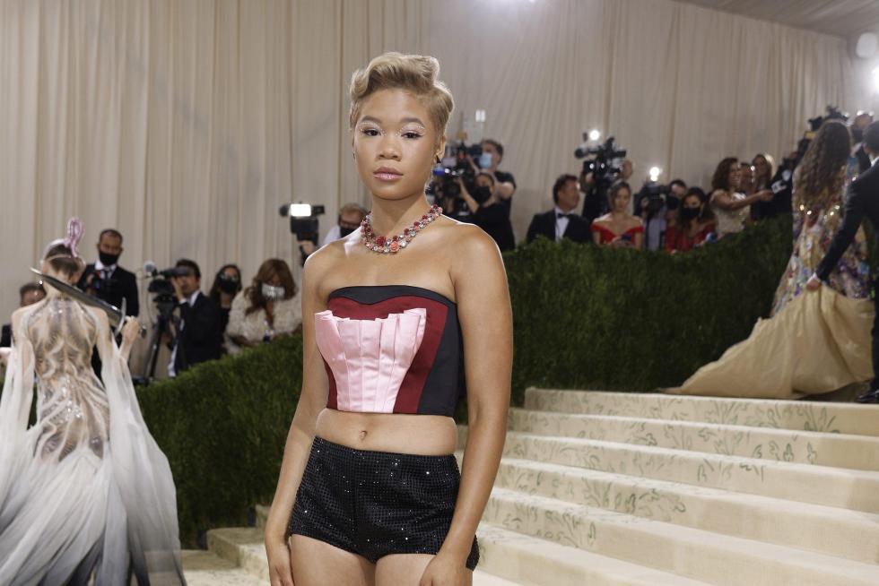 New York (United States), 13/09/2021.- Hailee Steinfeld poses on the red carpet for the 2021 Met Gala, the annual benefit for the Metropolitan Museum of Art's Costume Institute, in New York, New York, USA, 13 September 2021. The event coincides with the Met Costume Institute's first two-part exhibition, 'In America: A Lexicon of Fashion' which opens 18 September 2021, to be followed by 'In America: An Anthology of Fashion' which opens 05 May 2022 and both conclude 05 September 2022. (Moda, Abierto, Estados Unidos, Nueva York) EFE/EPA/JUSTIN LANE
USA NEW YORK MET GALA
