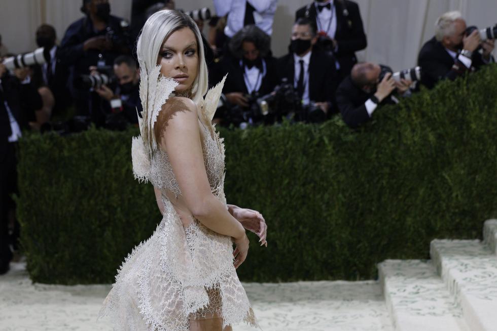 New York (United States), 13/09/2021.- Justin Bieber poses on the red carpet for the 2021 Met Gala, the annual benefit for the Metropolitan Museum of Art's Costume Institute, in New York, New York, USA, 13 September 2021. The event coincides with the Met Costume Institute's first two-part exhibition, 'In America: A Lexicon of Fashion' which opens 18 September 2021, to be followed by 'In America: An Anthology of Fashion' which opens 05 May 2022 and both conclude 05 September 2022. (Moda, Abierto, Estados Unidos, Nueva York) EFE/EPA/JUSTIN LANE
USA NEW YORK MET GALA