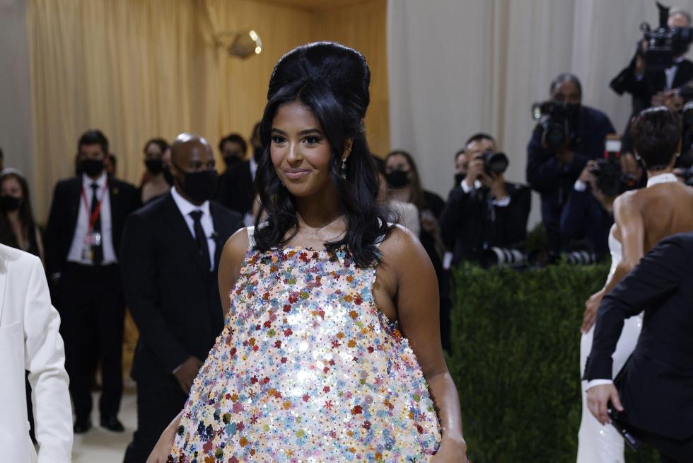 New York (United States), 13/09/2021.- Olivia Rodrigo poses on the red carpet for the 2021 Met Gala, the annual benefit for the Metropolitan Museum of Art's Costume Institute, in New York, New York, USA, 13 September 2021. The event coincides with the Met Costume Institute's first two-part exhibition, 'In America: A Lexicon of Fashion' which opens 18 September 2021, to be followed by 'In America: An Anthology of Fashion' which opens 05 May 2022 and both conclude 05 September 2022. (Moda, Abierto, Estados Unidos, Nueva York) EFE/EPA/JUSTIN LANE
USA NEW YORK MET GALA