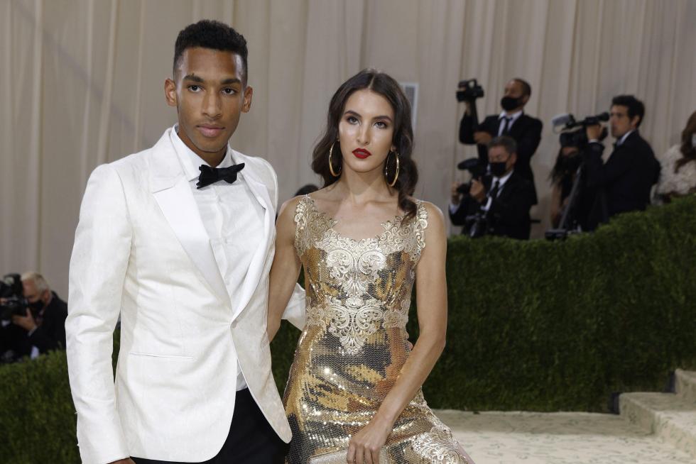 New York (United States), 13/09/2021.- Russell Westbrook poses on the red carpet for the 2021 Met Gala, the annual benefit for the Metropolitan Museum of Art's Costume Institute, in New York, New York, USA, 13 September 2021. The event coincides with the Met Costume Institute's first two-part exhibition, 'In America: A Lexicon of Fashion' which opens 18 September 2021, to be followed by 'In America: An Anthology of Fashion' which opens 05 May 2022 and both conclude 05 September 2022. (Moda, Abierto, Estados Unidos, Nueva York) EFE/EPA/JUSTIN LANE
USA NEW YORK MET GALA