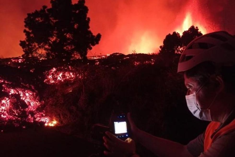 Las coladas de lava de La Palma bajan a 1.075 grados y una velocidad de 700 metros por hora