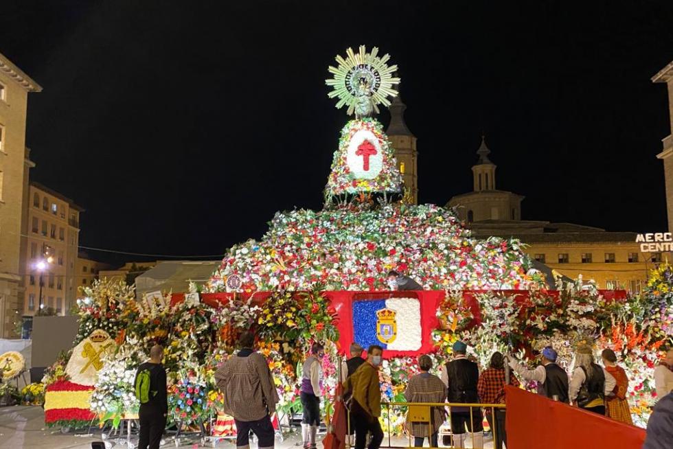 Así luce el manto de la Virgen del Pilar tras finalizar la Ofrenda de Flores