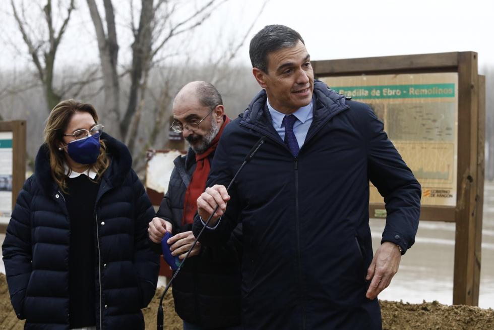 Pedro Sánchez visita Pradilla por la crecida del Ebro en Aragón.