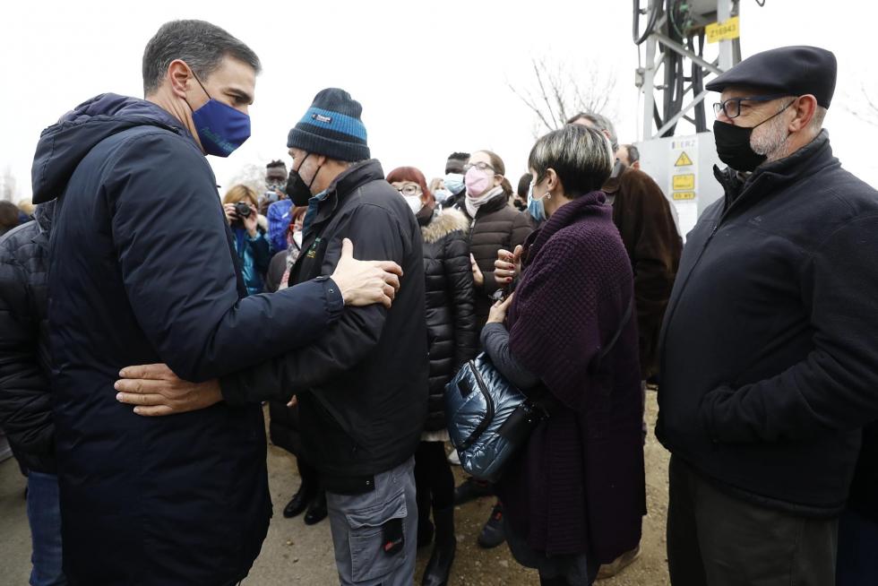 Pedro Sánchez visita Pradilla por la crecida del Ebro en Aragón.