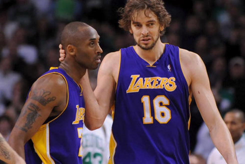 Kobe Bryant junto a a Pau Gasol