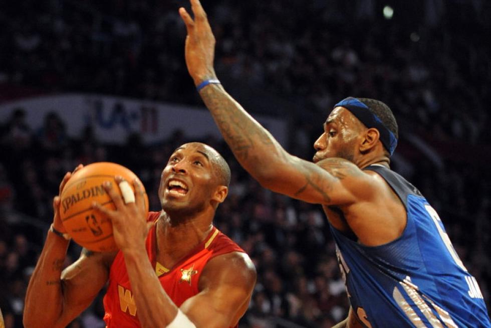 Kobe Bryant y LeBron James durante el All Star Game