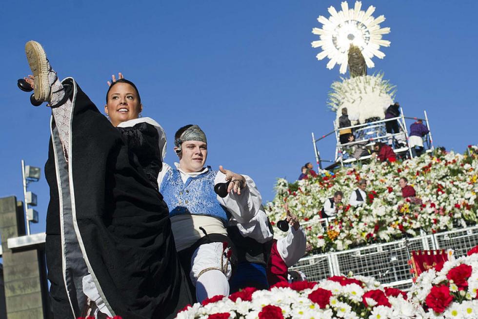 Ofrenda de flores a la Virgen del Pilar